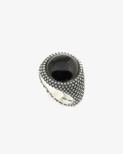 ANELLO CHEVALIER TONDO PUNTINATO CON PIETRA NERA