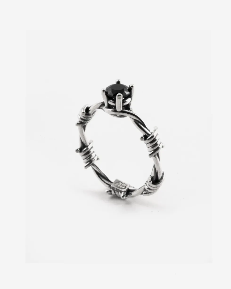 ANELLO SOLITARIO FILO SPINATO IN ARGENTO CON BRILLANTE NERO