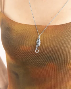 CIONDOLO MANO SERPENTE CON MAGLINA IN ARGENTO