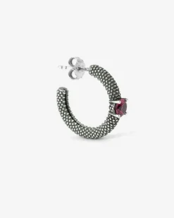ORECCHINO A CERCHIO PUNTINATO SOLITARIO CON BRILLANTE ROSSO