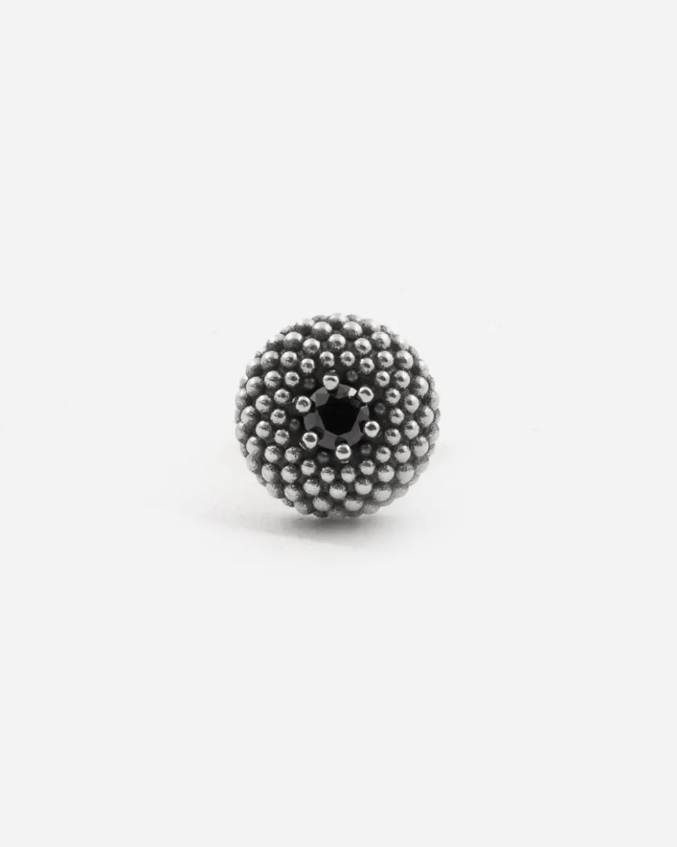 ORECCHINO TONDO PUNTINATO COROLLA IN ARGENTO CON BRILLANTE NERO